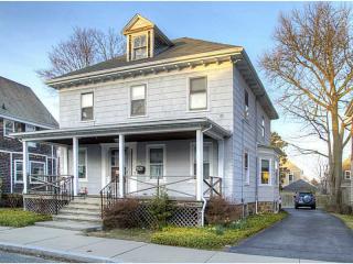 15 Bradford Ave, Middletown, RI 02840-2201