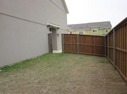 4120 Nia Dr, Irving TX  75038-5599 exterior