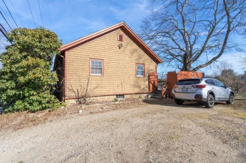 1010 Frenchtown Rd, Warwick, RI 02818-1516