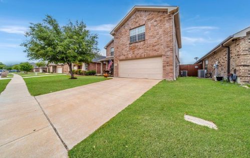 304 Turquoise Dr, Fort Worth TX  76131-3705 exterior