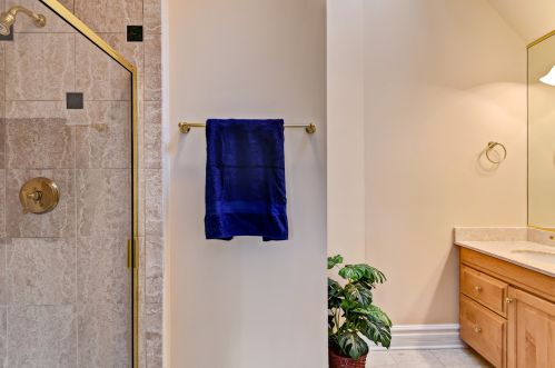 102 Ambriance Dr, Willowbrook IL  60527-0801 exterior