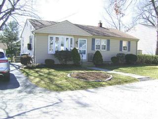 44 Blais Ave, Cranston, RI 02920-4418