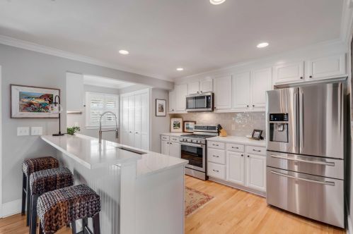 307 Queen St, Mount Pleasant, SC 29464-4742