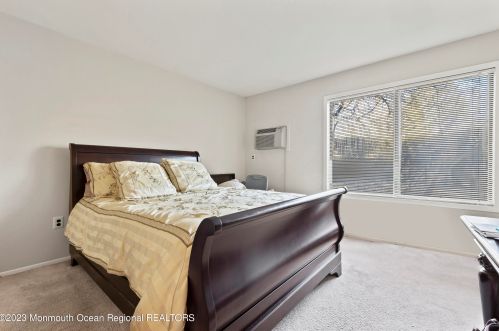 39 Lexington Ct, Tinton Falls NJ 07701-5472 exterior