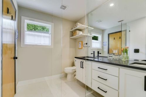 5707 Fairlane Dr, Austin TX  78757-4412 exterior