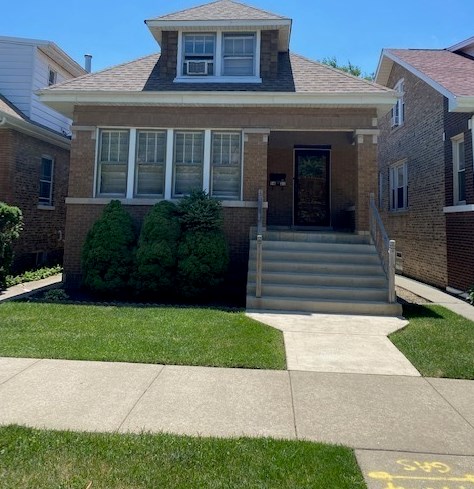 5621 Eddy St, Chicago, IL 60634-4410