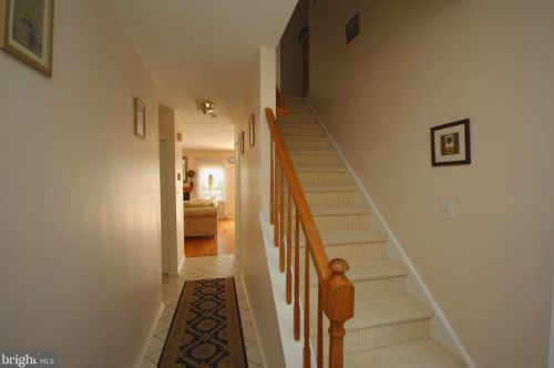 15 Heritage Ct, Trenton, NJ 08628-3603