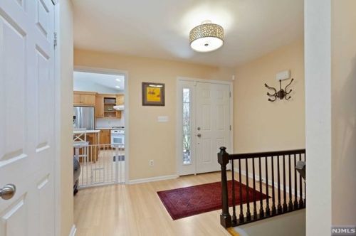 12 Stone Fence Rd, Allendale, NJ 07401-1862