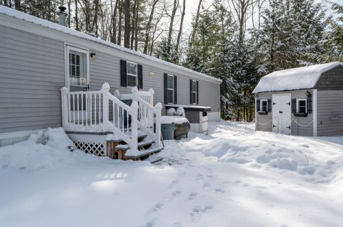 8 Deer Ln, Belmont, NH 03220-3602