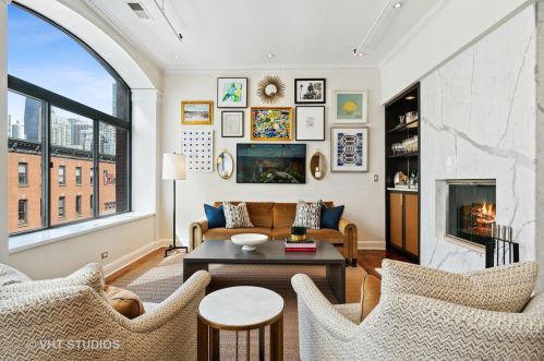 215 Illinois St, Chicago, IL 60654-7814