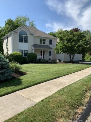 149 Meadowood Dr, Middletown, CT 06457-1996