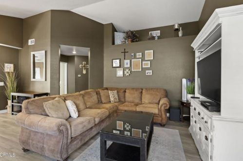 3072 Lamplighter St, Simi Valley CA  93065-5287 exterior