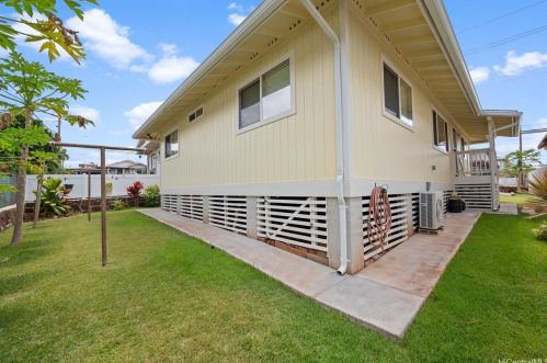 652 9 Ave, Honolulu HI  96816-2101 exterior