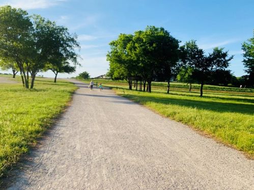 327 Nursery Ln, Fort Worth, TX 76114-4336