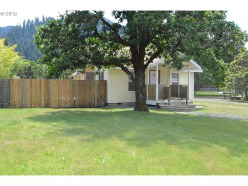 47530 School St, Oakridge, OR 97463-9565