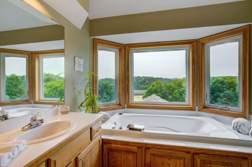 1562 Blackhawk Lake Dr, Saint Paul MN  55122-1257 exterior