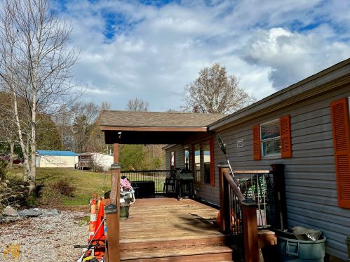 112 Center Grove Dr, Cleveland, GA 30528-5994