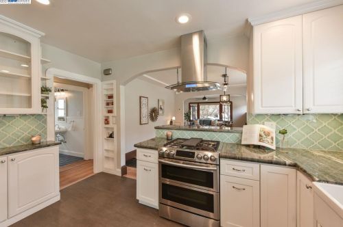 220 Stoakes Ave, San Leandro CA 94577-1734 exterior