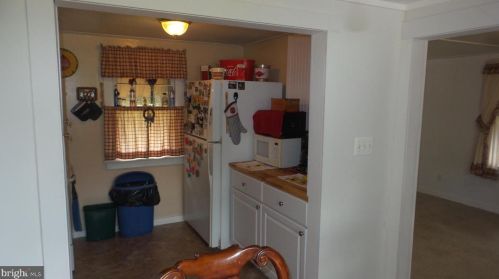 262 Bakers Basin Rd, Trenton NJ  08648-3312 exterior