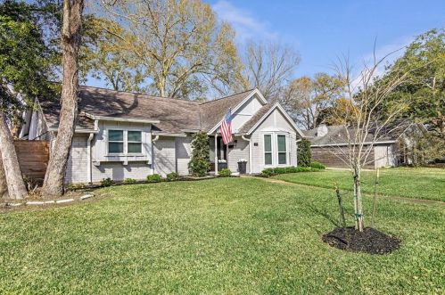 323 Biscayne Blvd, Taylor Lake Village, TX 77586-6109