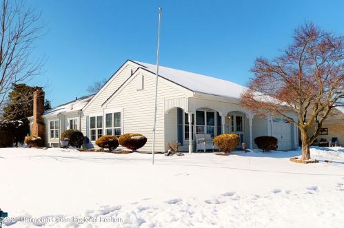 23 Newbury Row, Lakehurst, NJ 08759-6601