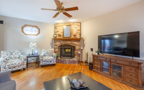 1007 Peregrine Way, Pingree Grove, IL 60140-8263