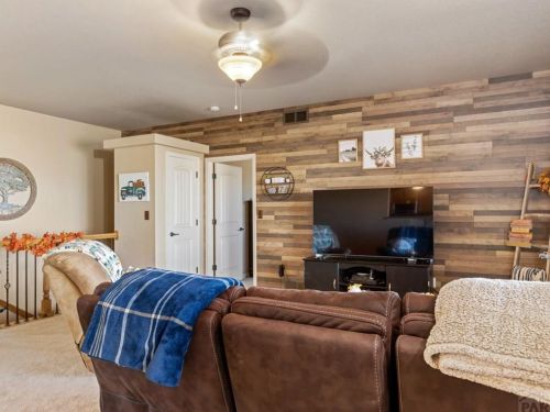 1117 Meadowmoor Dr, Pueblo CO  81007-2020 exterior