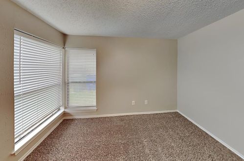 2013 Avignon Dr, Carrollton TX 75007-2452 exterior