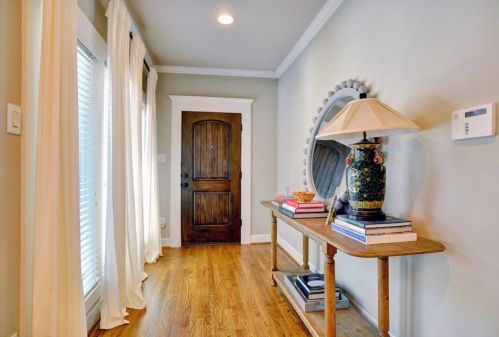 3915 6th St, Fort Worth, TX 76107-2031