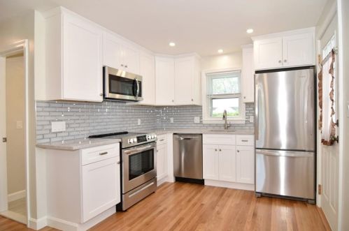 228 Taft Ave, Warwick, RI 02886-3242