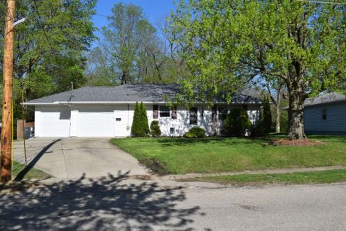 715 C St, Charleston, IL 61920-1825