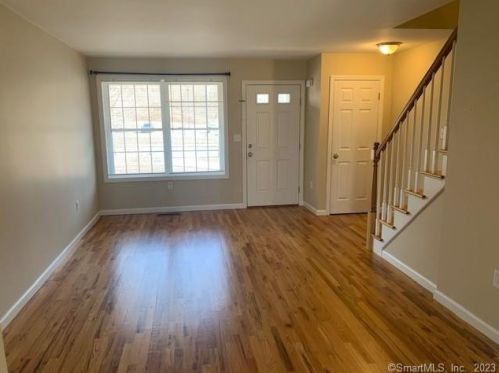 296 Main St, Southington CT  06489-2524 exterior