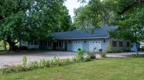 714 Swanson Ave, Lanes Prairie, MO 65013-2451