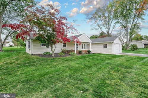 50 Old Farm Ln, York, PA 17406-9207