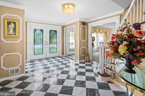 16 Ronit Dr, Trenton, NJ 08628-2224