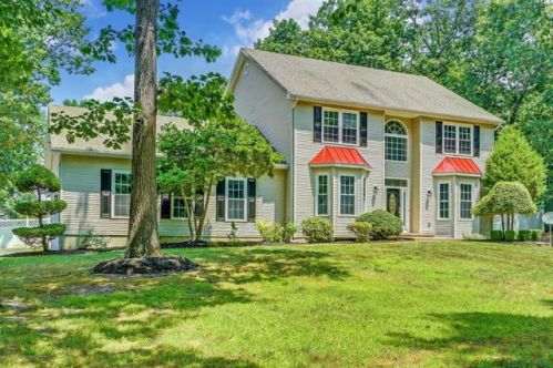 8 Bittersweet Dr, Jackson Twp, NJ 08527-4921
