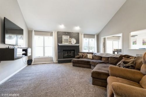 1815 Chestnut Hill Rd, Plainfield, IL 60586-8512