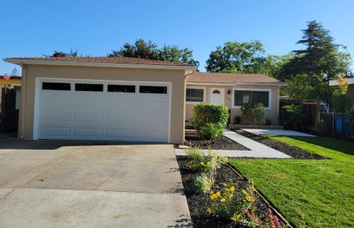 1131 Newbridge St, Palo Alto, CA 94303-1035