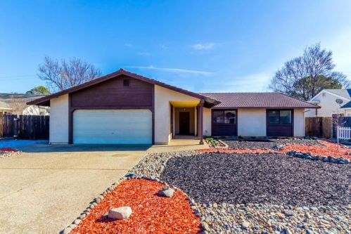 1633 Kildare Dr, Redding, CA 96001-5601