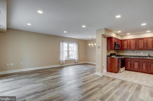 17 Valleybrook Dr, Lancaster PA  17601-4619 exterior