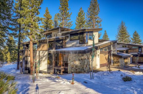 9234 Heartwood Dr, Truckee CA  96161-5210 exterior