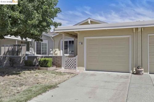 93 Monterey Dr, Vacaville, CA 95687-3419