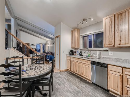 628 Naples Way, Aurora CO 80011-4550 exterior