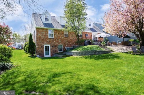 15 1st Ave, Haddon Heights, NJ 08035-1439