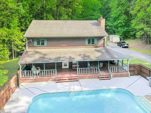 632 Austin St, Newnan, GA 30263-1016