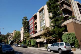 7280 Hillside Ave, Los Angeles CA  90046-2375 exterior