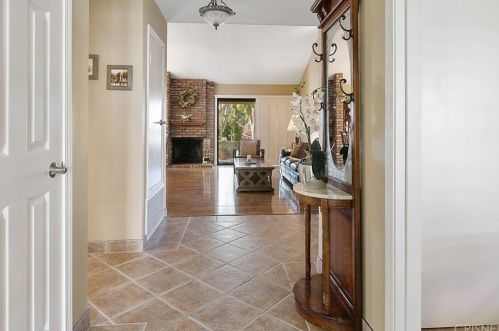 425 Cresthill Dr, Calabasas, CA 91377-3811
