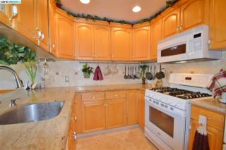 3340 Solomon Ln, Alameda, CA 94502-6954