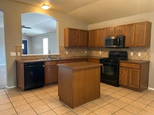 101 Rodeo Cv, Uhland TX  78640-5577 exterior