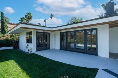 3701 Royal Woods Dr, Van Nuys CA  91403-4217 exterior